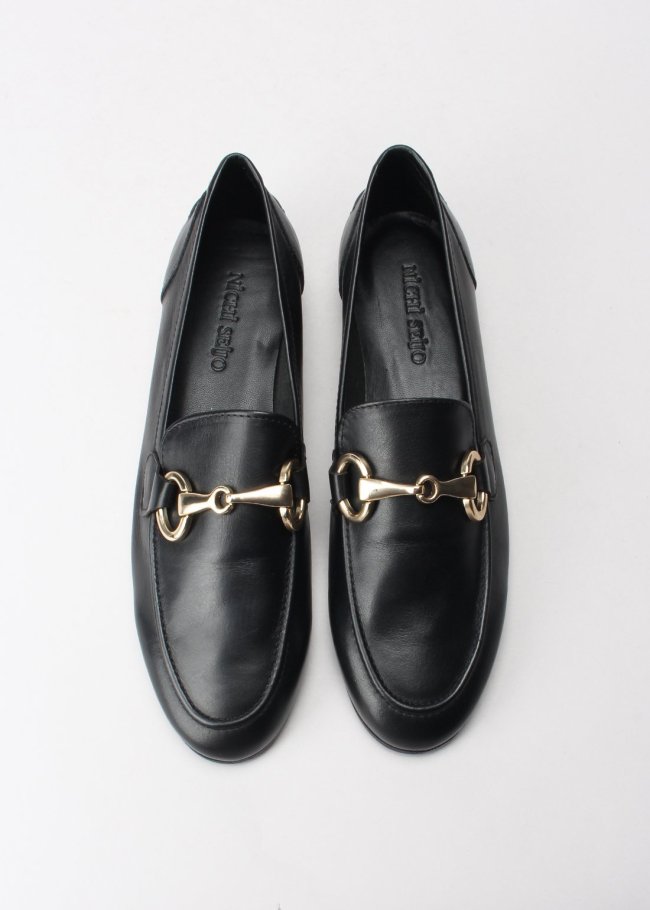 mocasin adorno metal napa negro