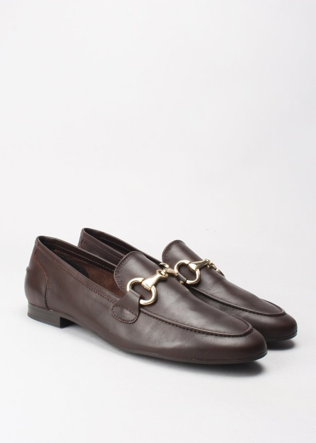 mocasin adorno metal napa marron