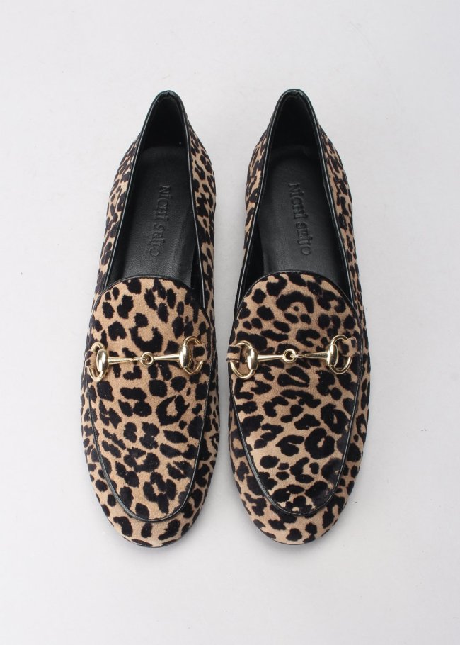mocasin leopardo cuero