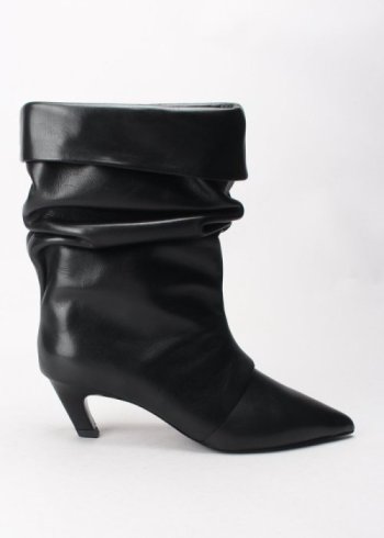 bota pliegues mustang black