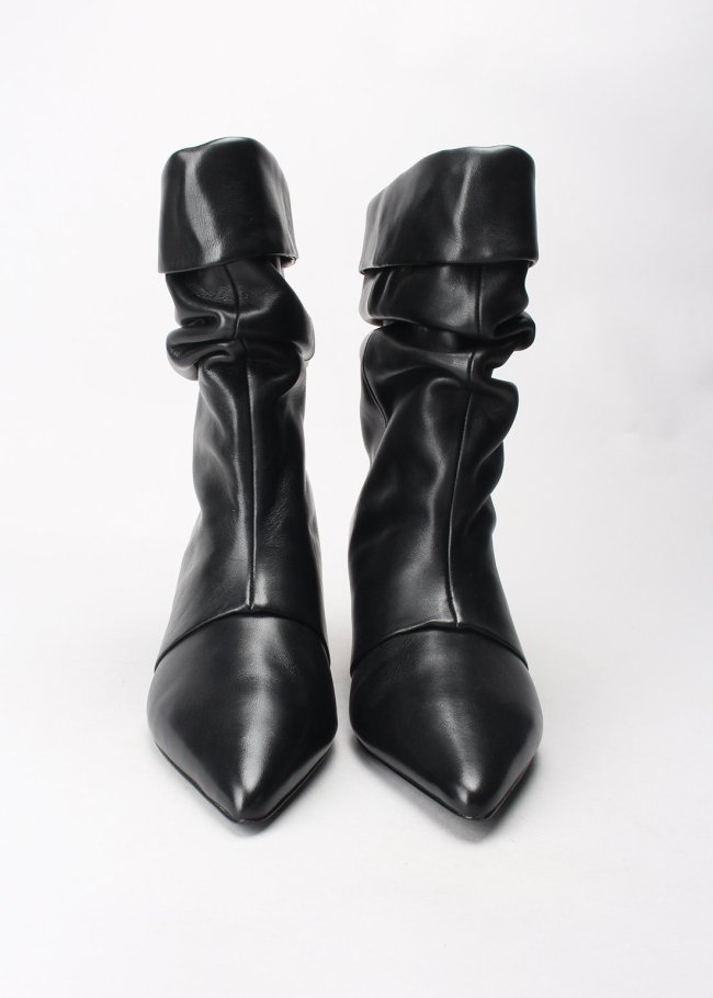 bota pliegues mustang black