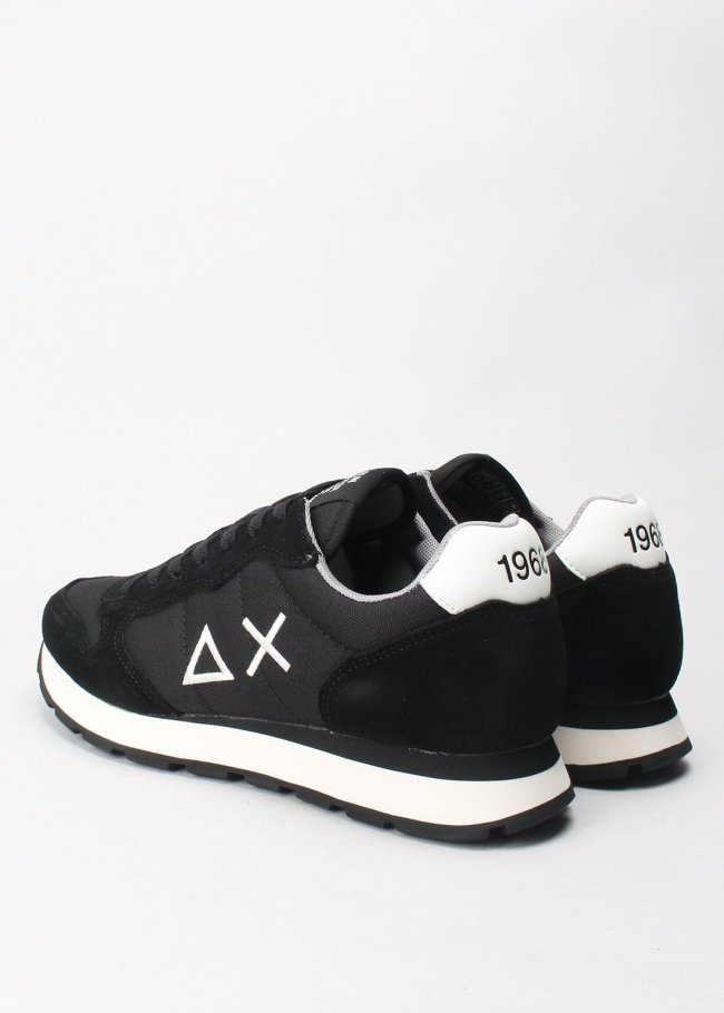 deportiva tom solid negro