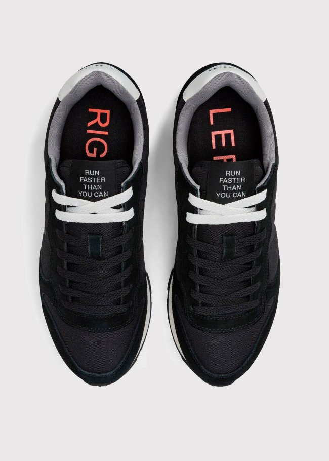 deportiva tom solid negro