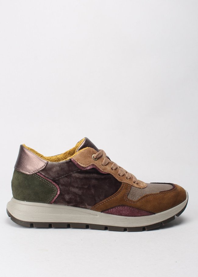 deportiva terciopelo cognac