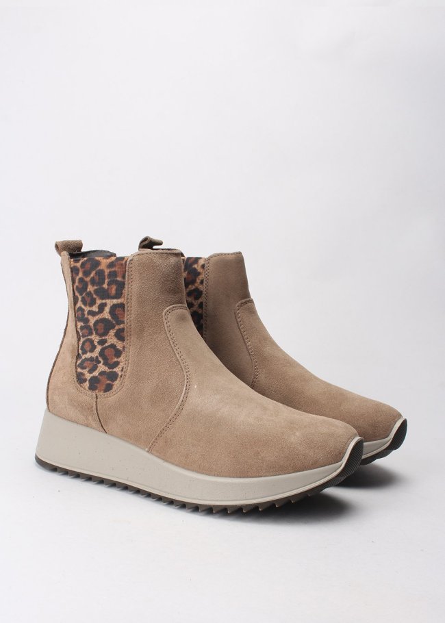 botin chelsea serraje fango