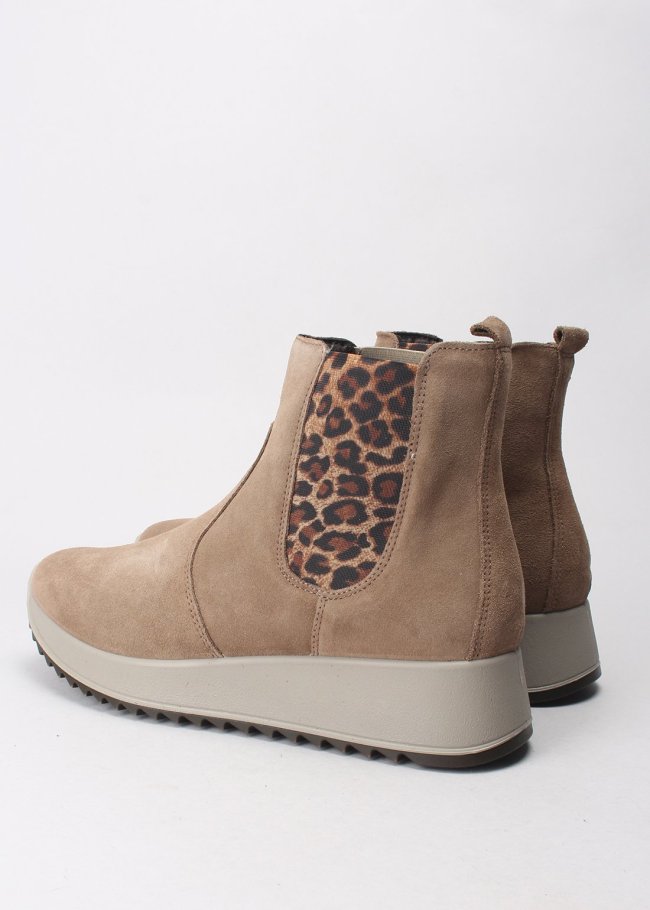 botin chelsea serraje fango