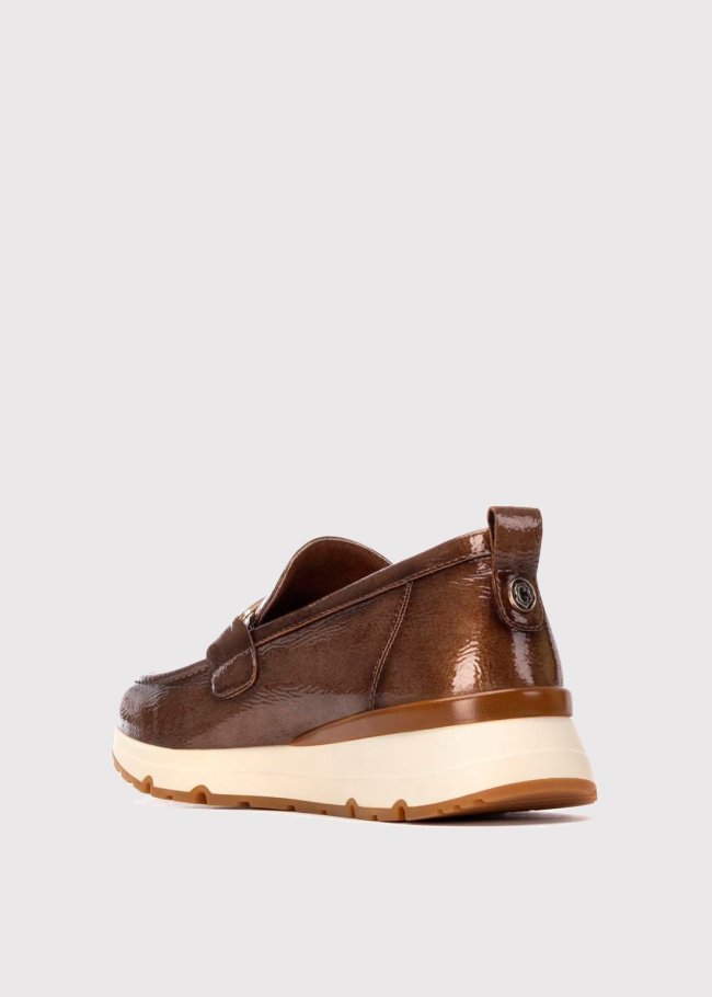 mocasin charol taupe