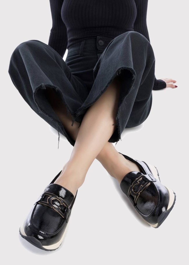 mocasin charol negro