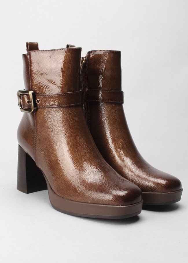 botin hebilla charol taupe