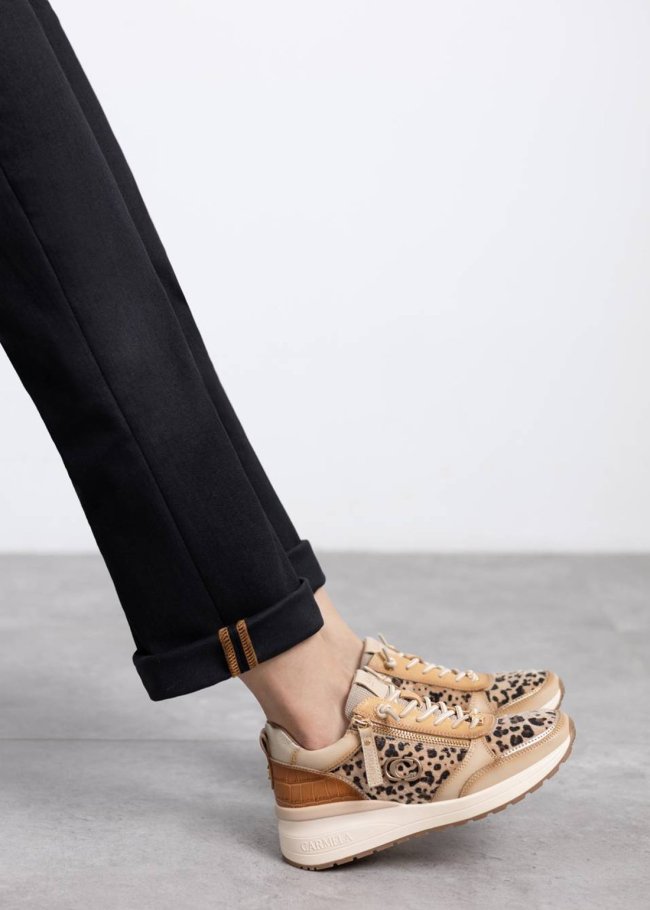 deportiva piel beige animal print