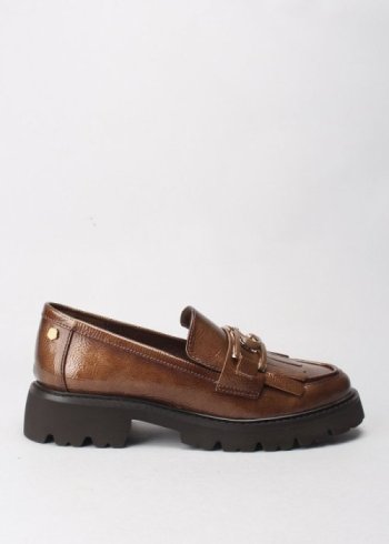 mocasin flecos charol taupe