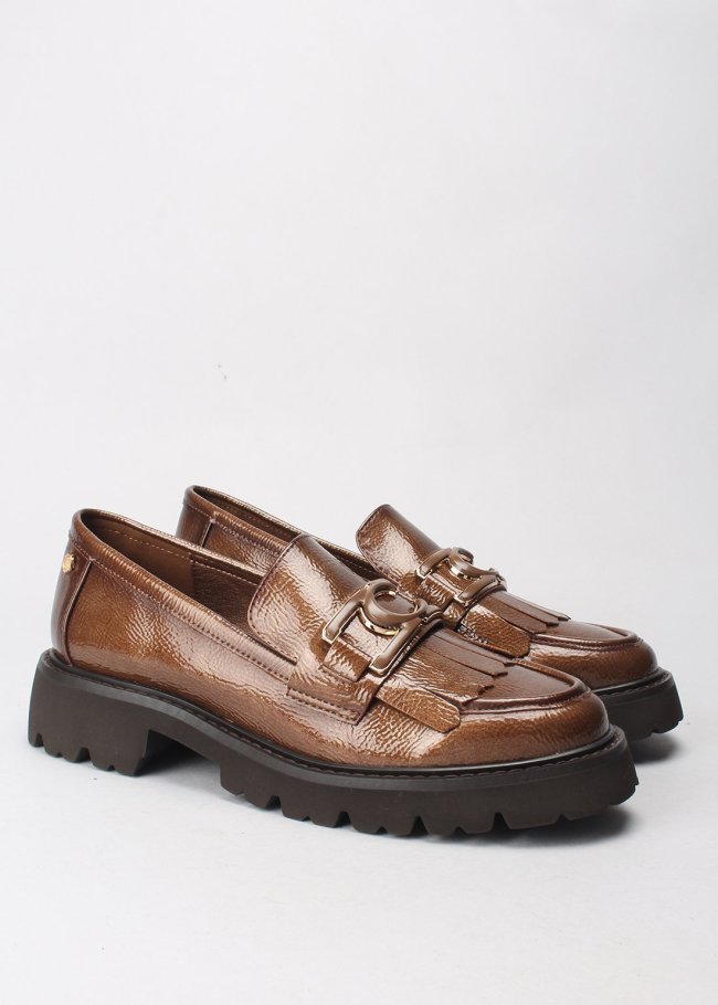 mocasin flecos charol taupe