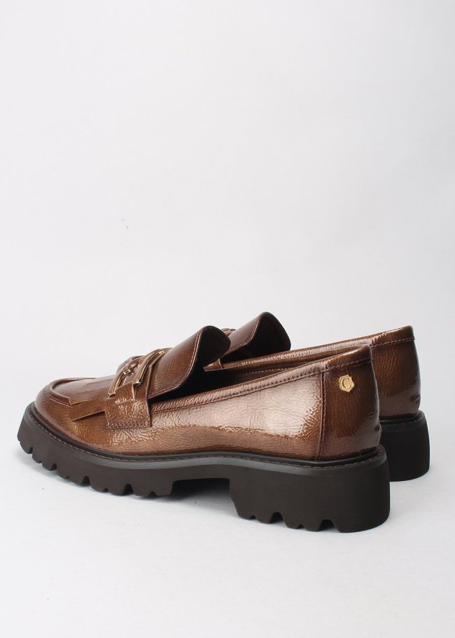 mocasin flecos charol taupe