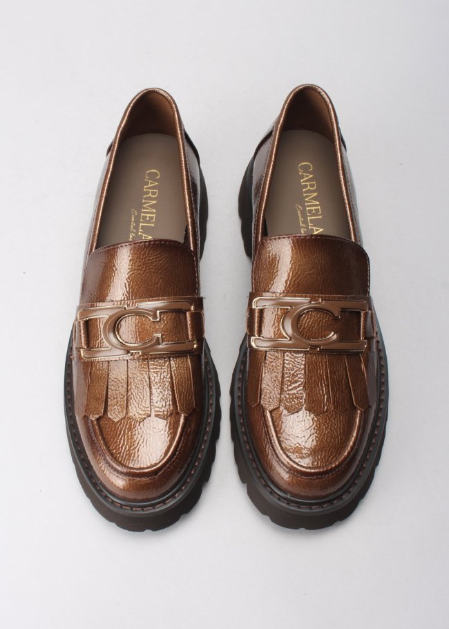 mocasin flecos charol taupe