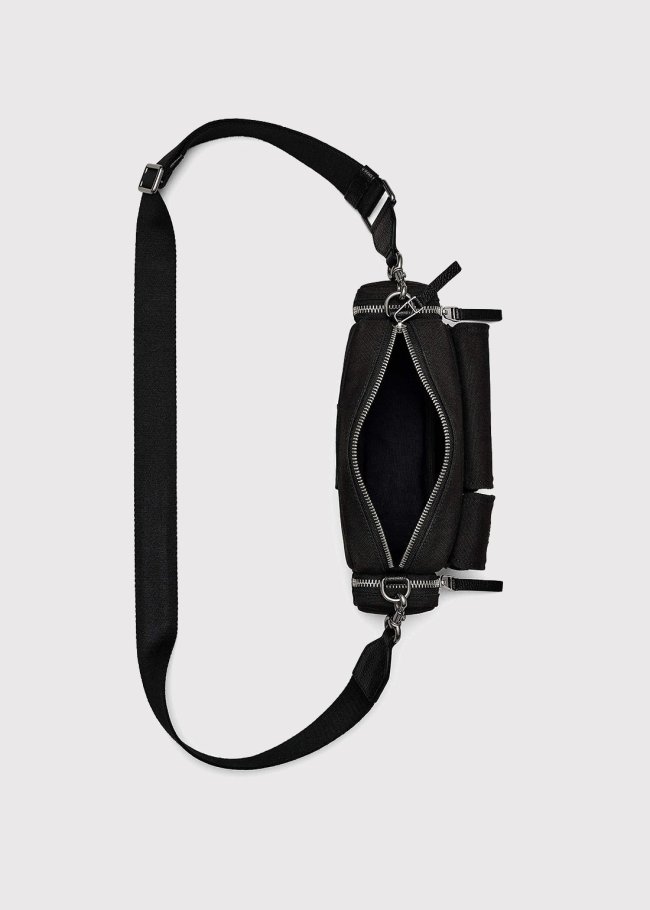 The cargo shoulder negro