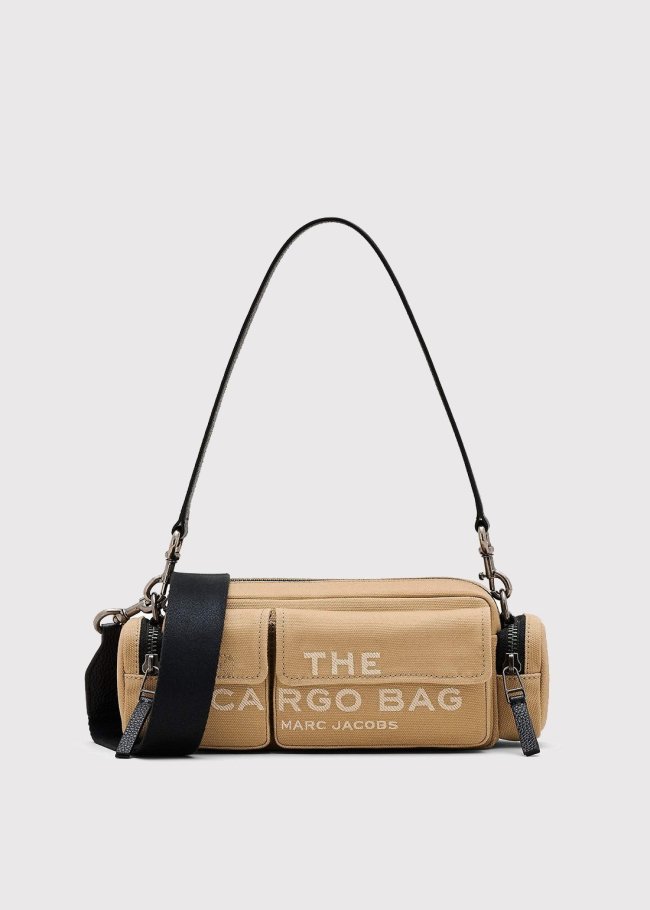 The cargo shoulder camel