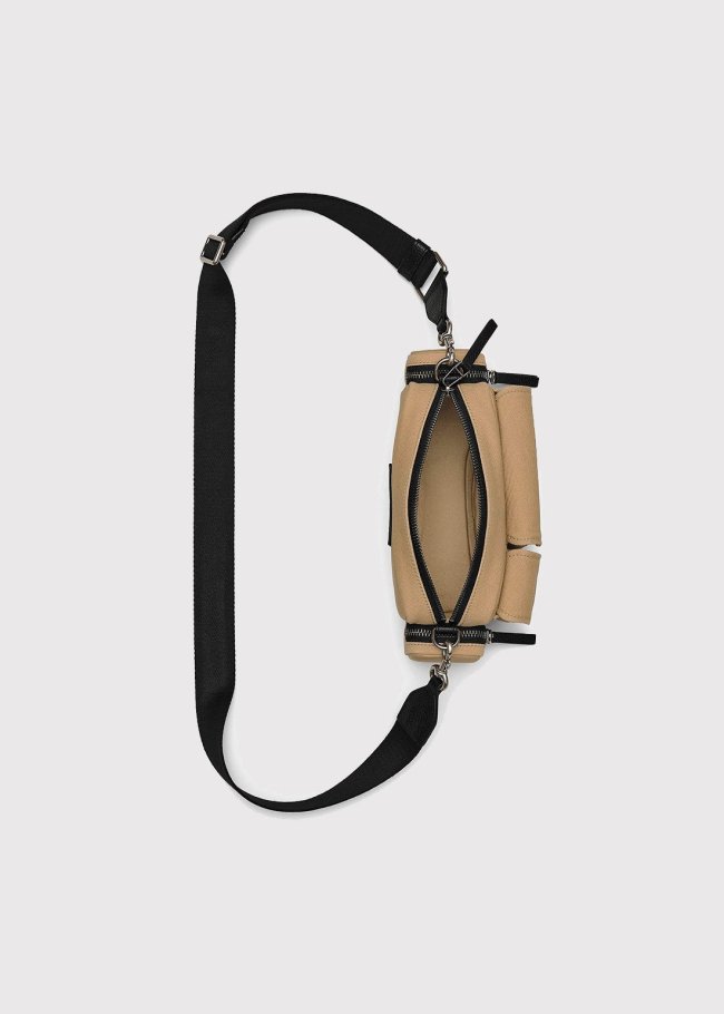 The cargo shoulder camel