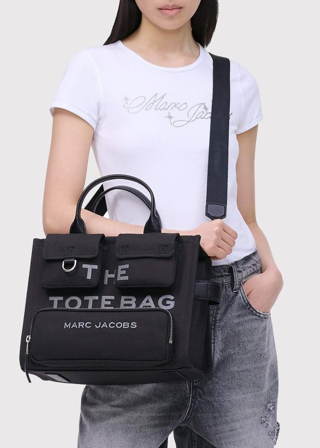 The medium tote black