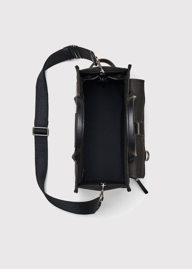 The medium tote black