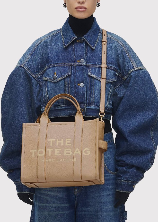 The medium tote camel