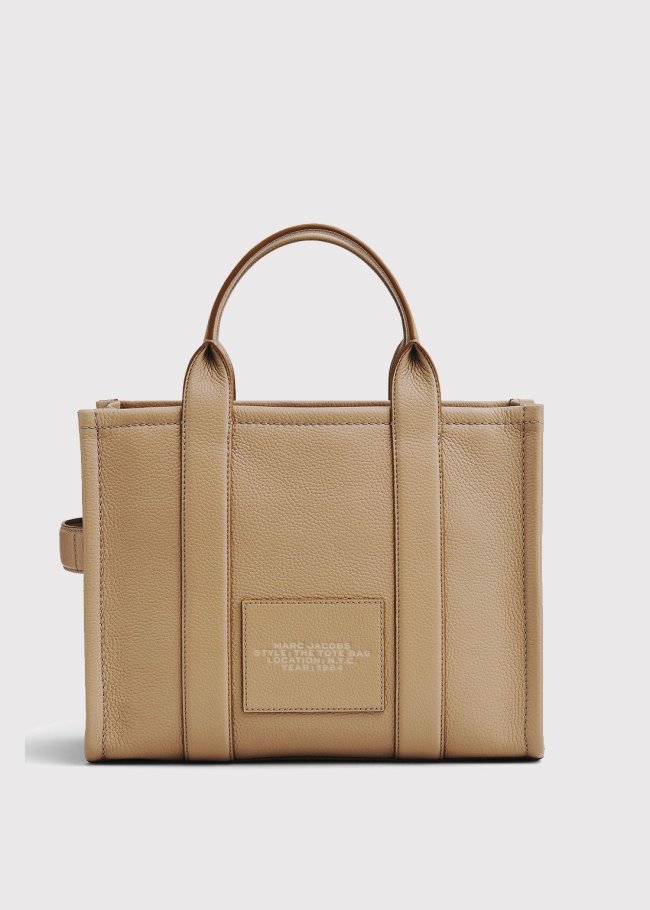 The medium tote camel