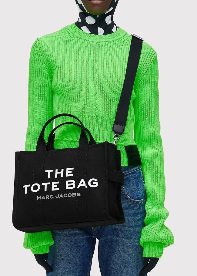 The medium tote black