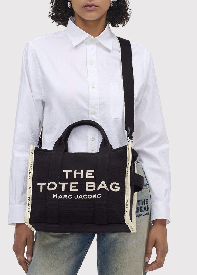 The medium tote black