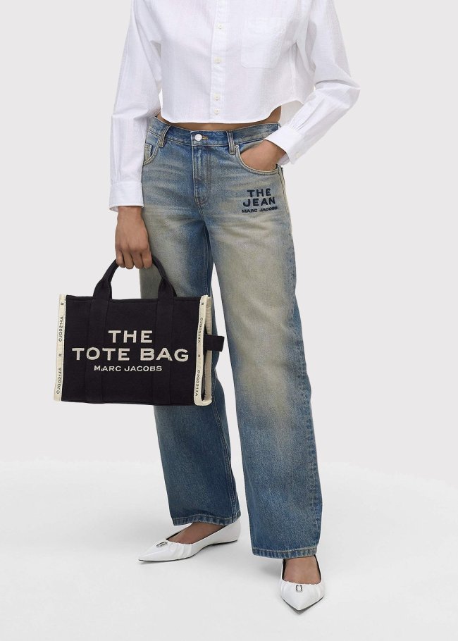 The medium tote black