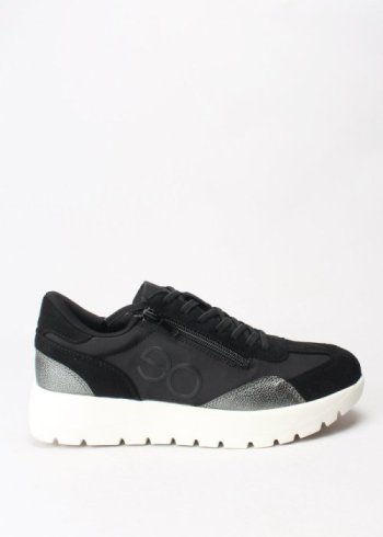 deportiva negra cordones