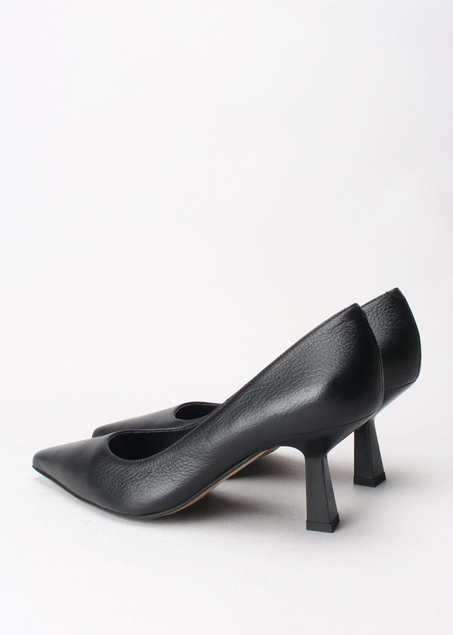 salon saratoga negro