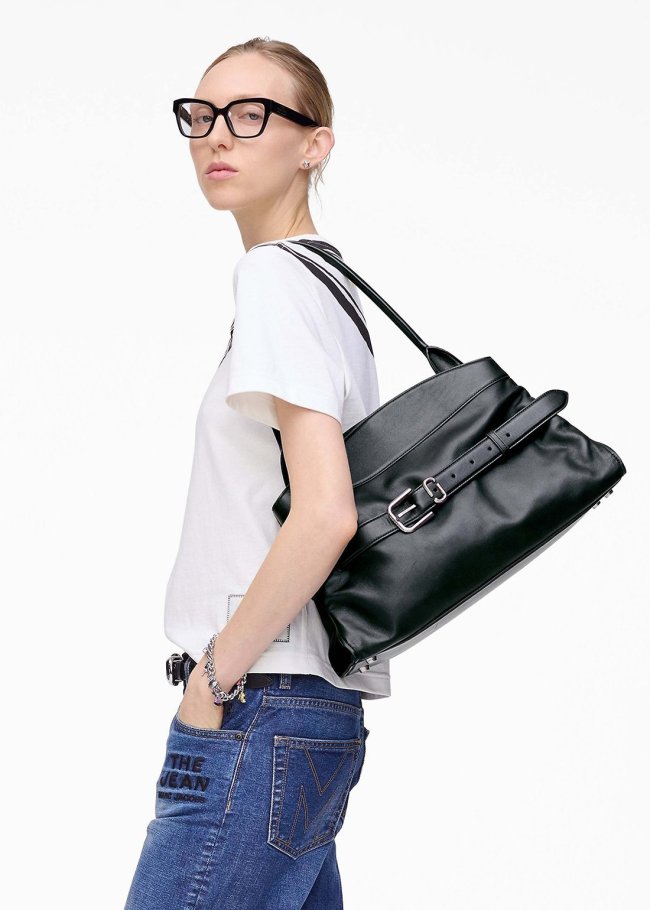 the satchel black 001