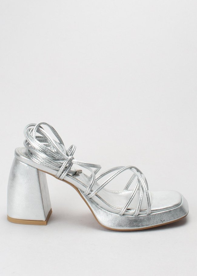 sandalia sylvia piel plata