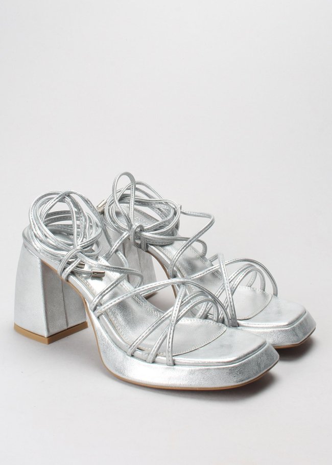 sandalia sylvia piel plata