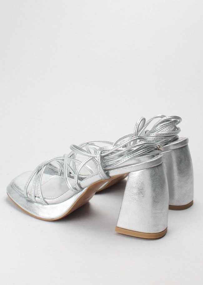 sandalia sylvia piel plata