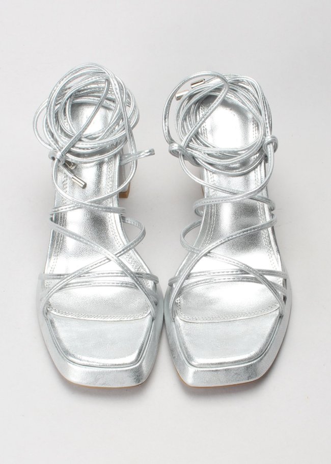 sandalia sylvia piel plata