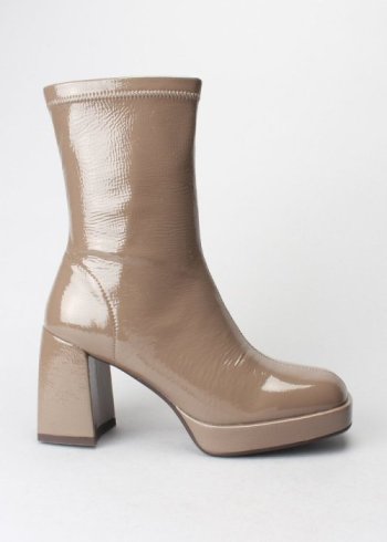 botin charol elastico taupe