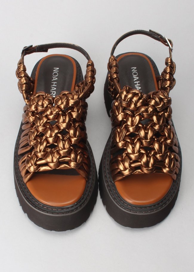 sandalia bronce trenzada