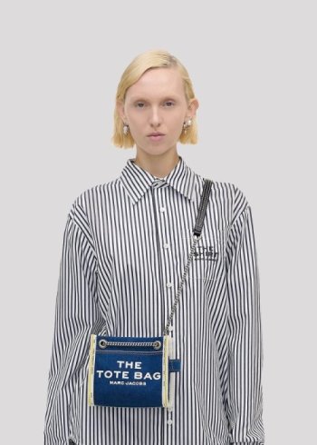 the mini tote bag dark wash... 2